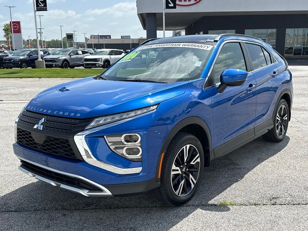 Used 2024 Blue Mitsubishi SE image 3