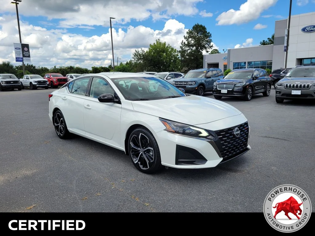 Used 2023 White Nissan 2.5 SR image 9