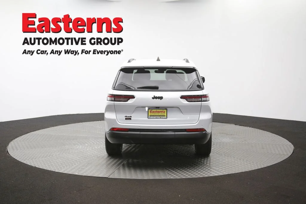 Used 2023 White Jeep Altitude image 38