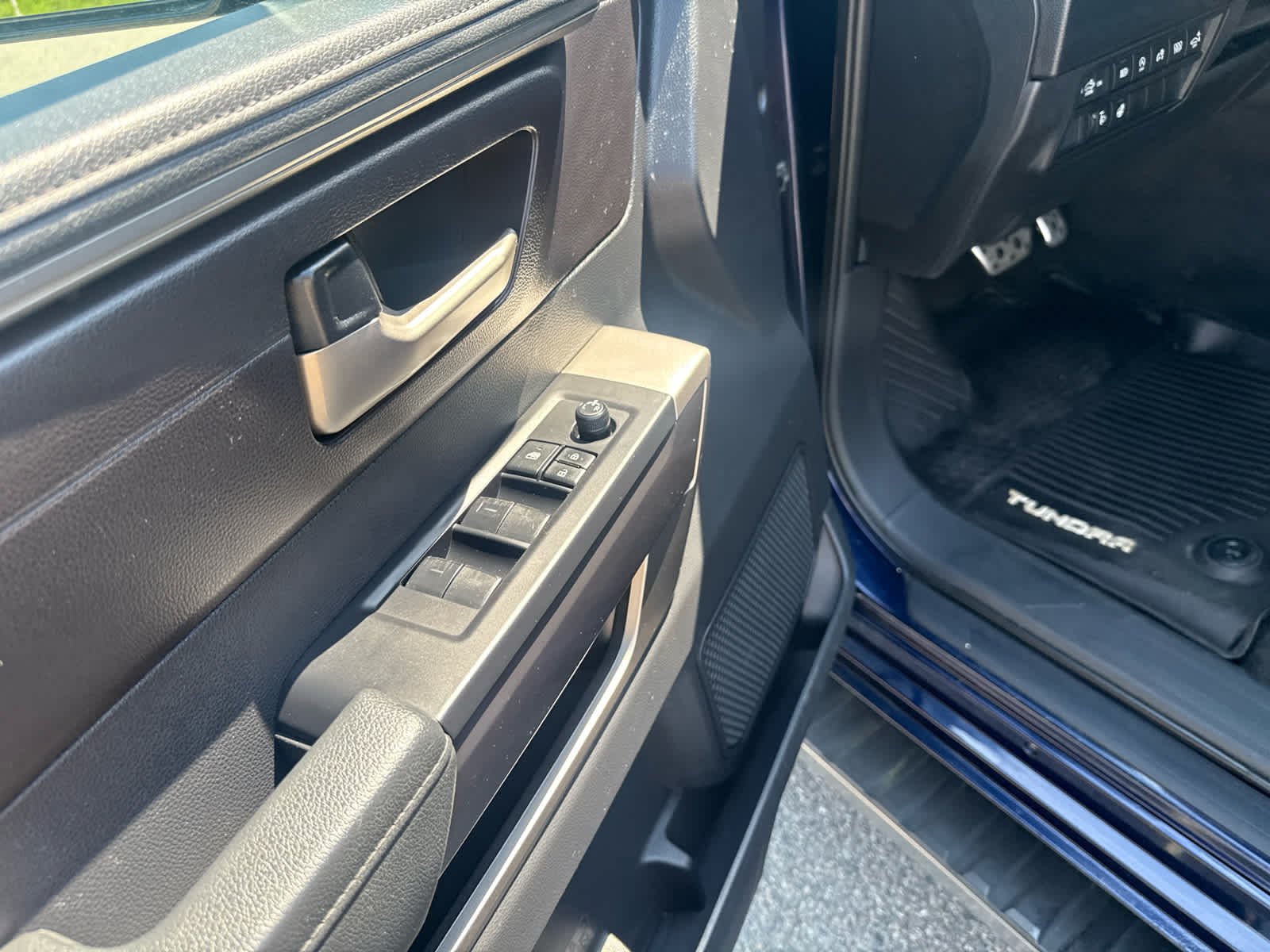 Used 2022 Gray Toyota SR5 image 13