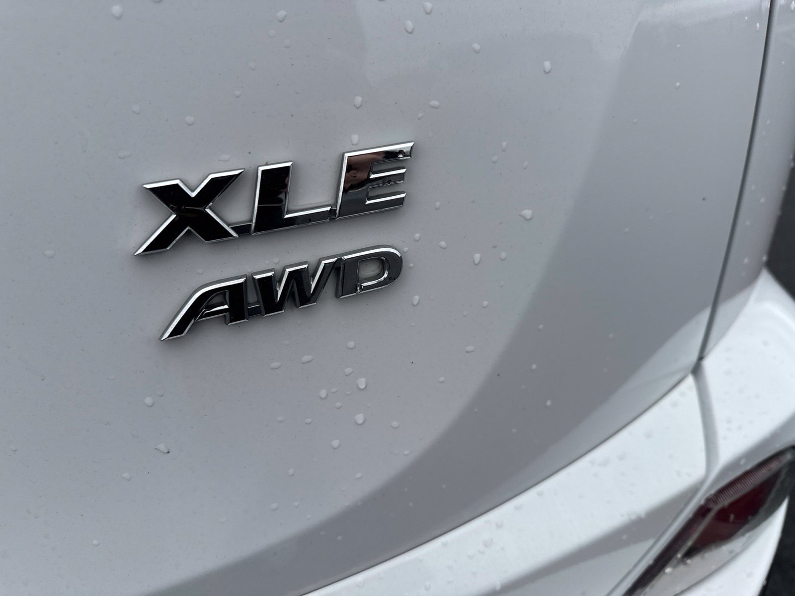 Used 2016 White Toyota XLE image 6