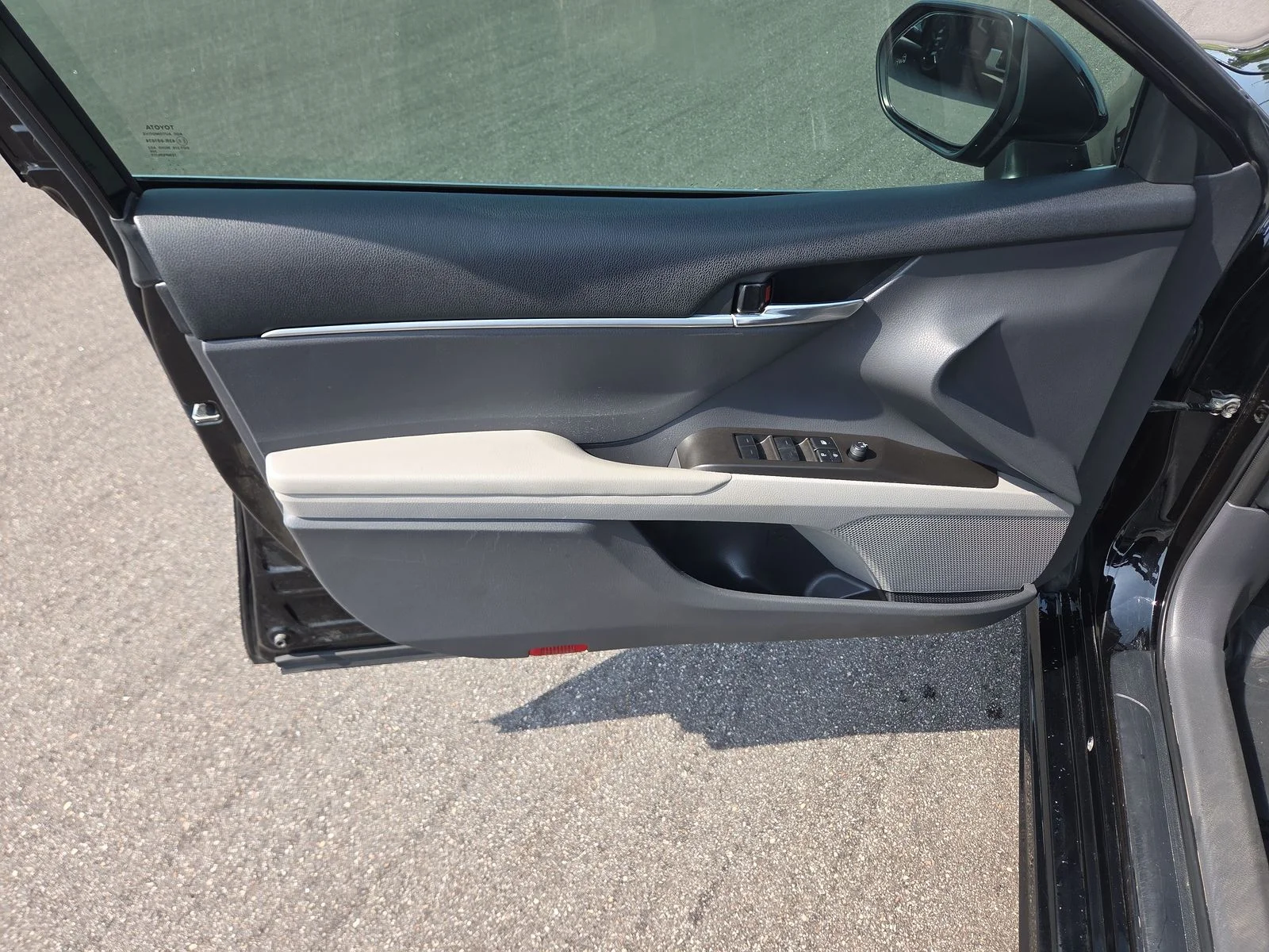 Used 2022 Midnight Black Metallic Toyota SE image 14