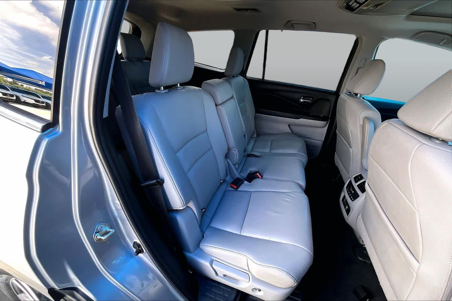 Used 2018 Lunar Silver Metallic Honda EX-L image 20