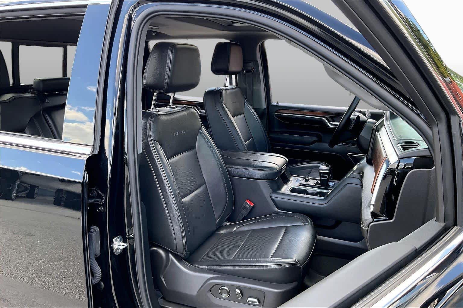 Used 2024 Onyx Black GMC Denali image 9