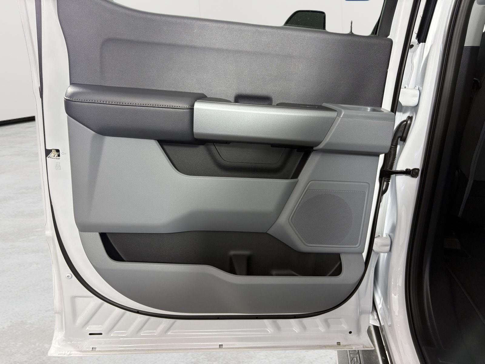 New 2026 Oxford White Ford XL image 17