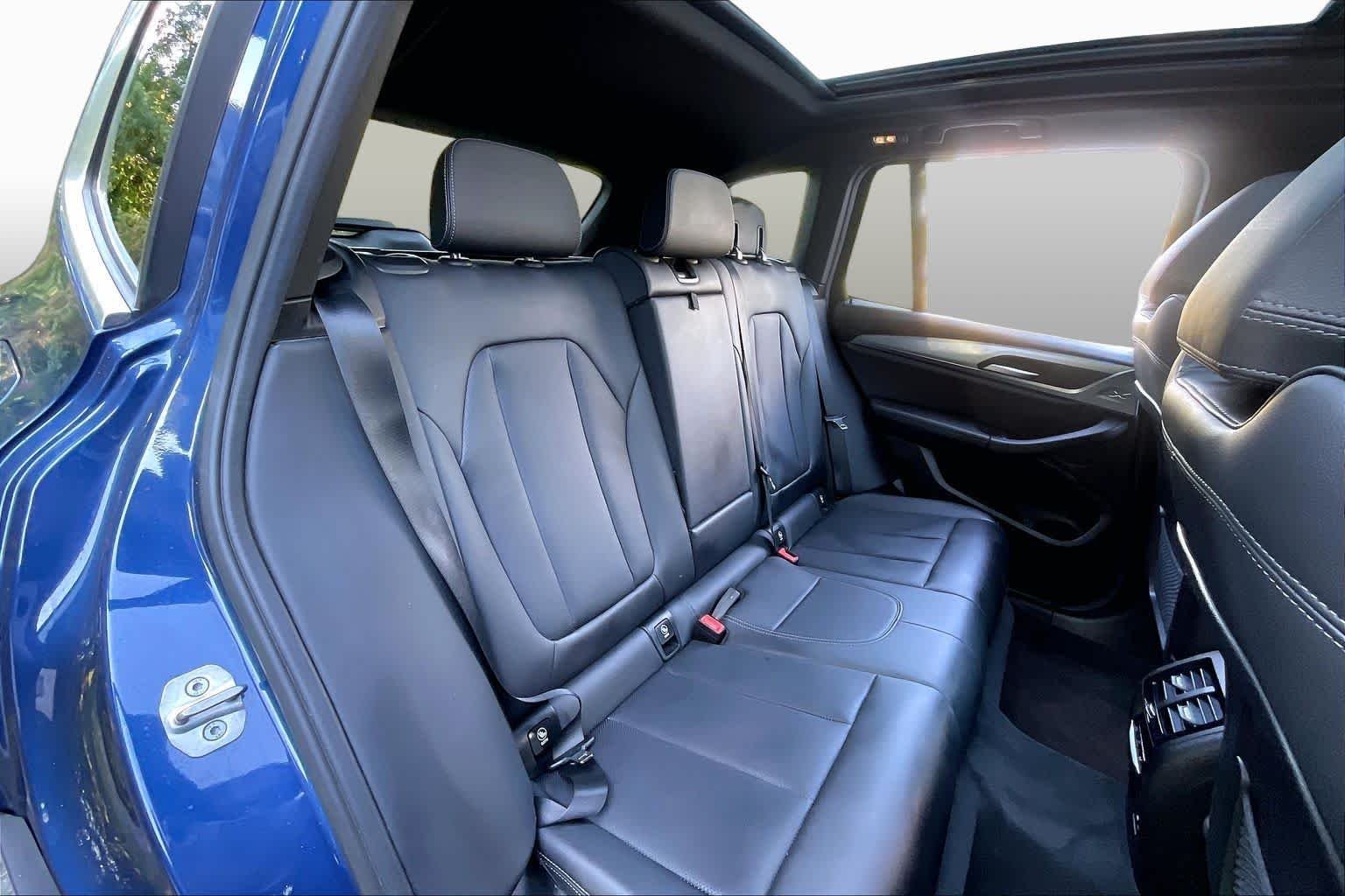 Used 2022 Phytonic Blue Metallic BMW xDrive30i image 19