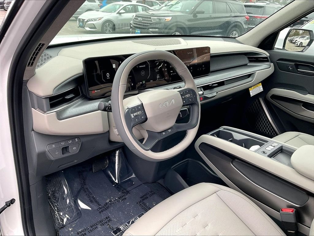 New 2026 Glacial White Pearl Kia Wind image 9