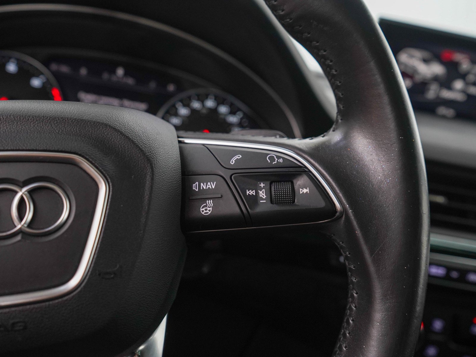 Used 2017 White Audi quattro image 33
