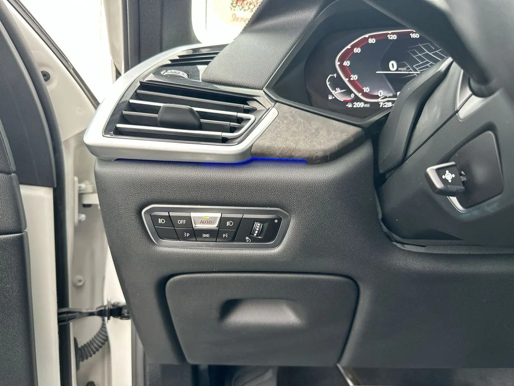 Used 2021 White BMW xDrive40i image 8