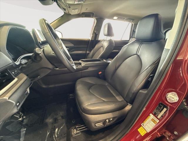 Certified Used 2024 RUBY FLARE PEARL Toyota  image 3