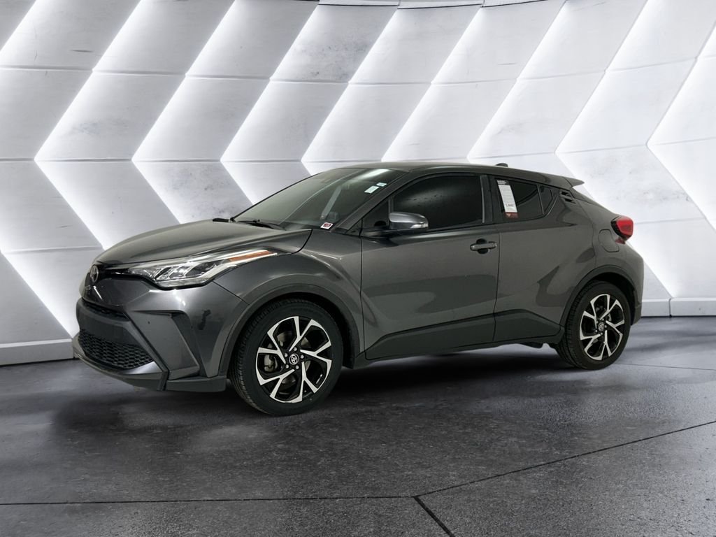 Used 2020 Gray Toyota XLE image 3
