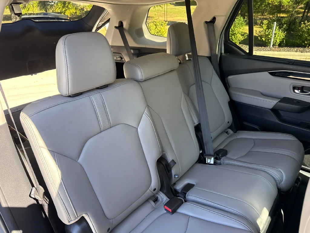 Used 2025 Lunar Silver Metallic Honda Touring image 34
