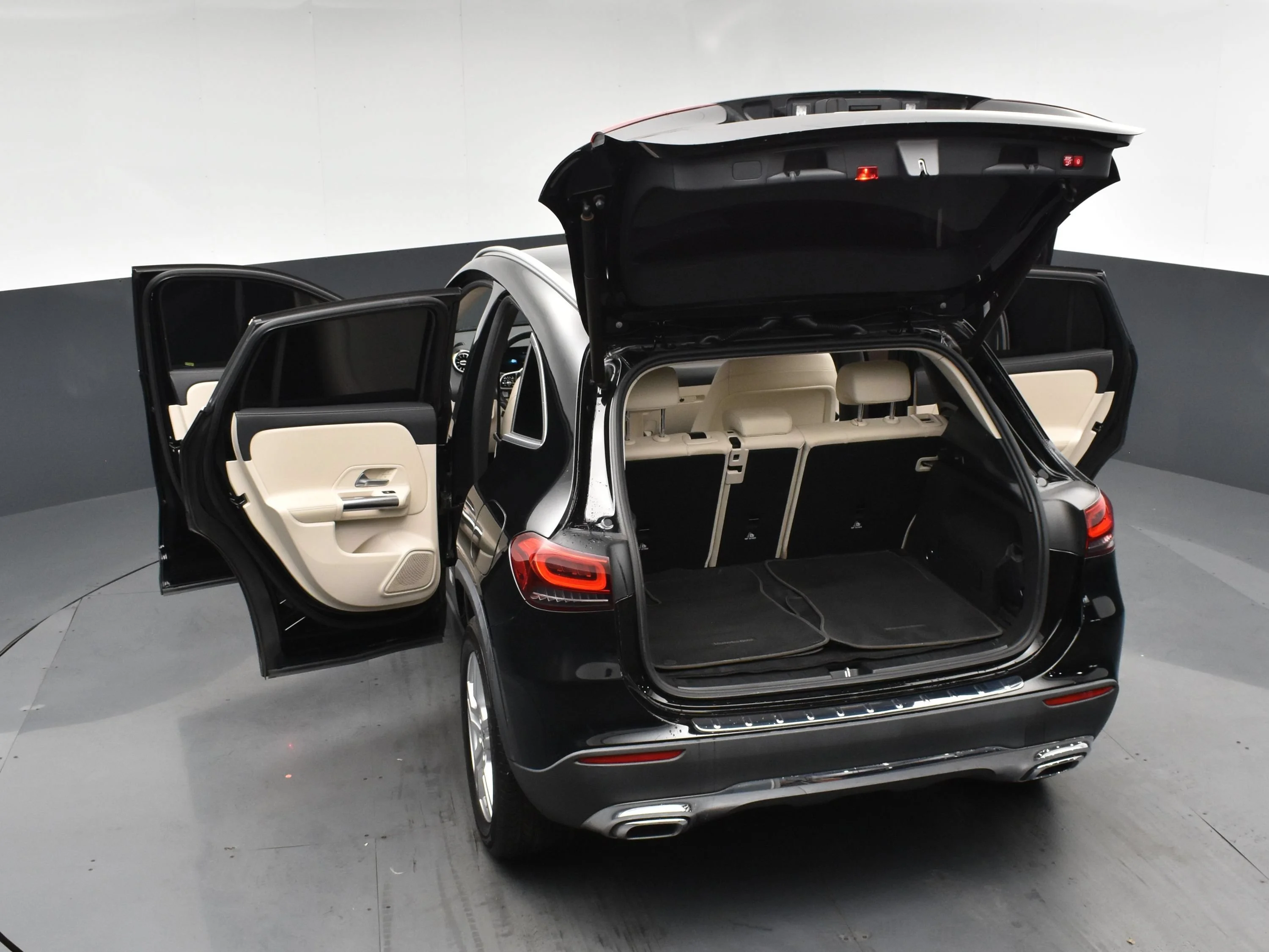 Used 2021 Night Black Mercedes-Benz GLA 250 image 22