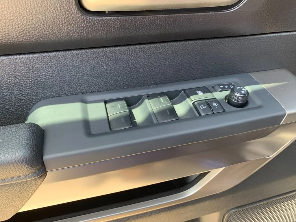 Used 2022  Toyota SR5 image 13