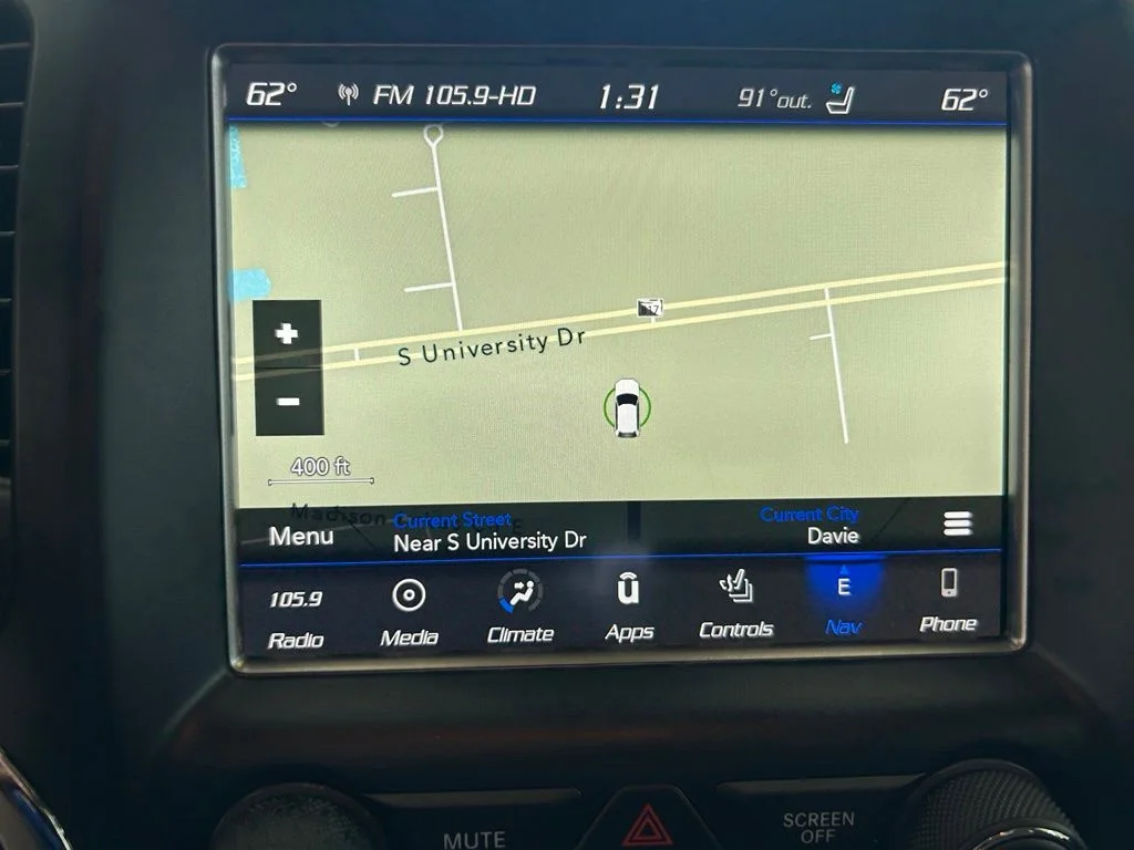 Used 2018 White Jeep Overland image 10