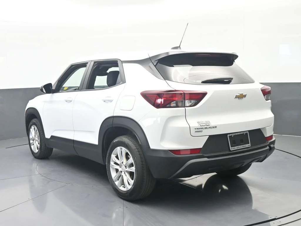 Used 2023 Summit White Chevrolet LS image 3