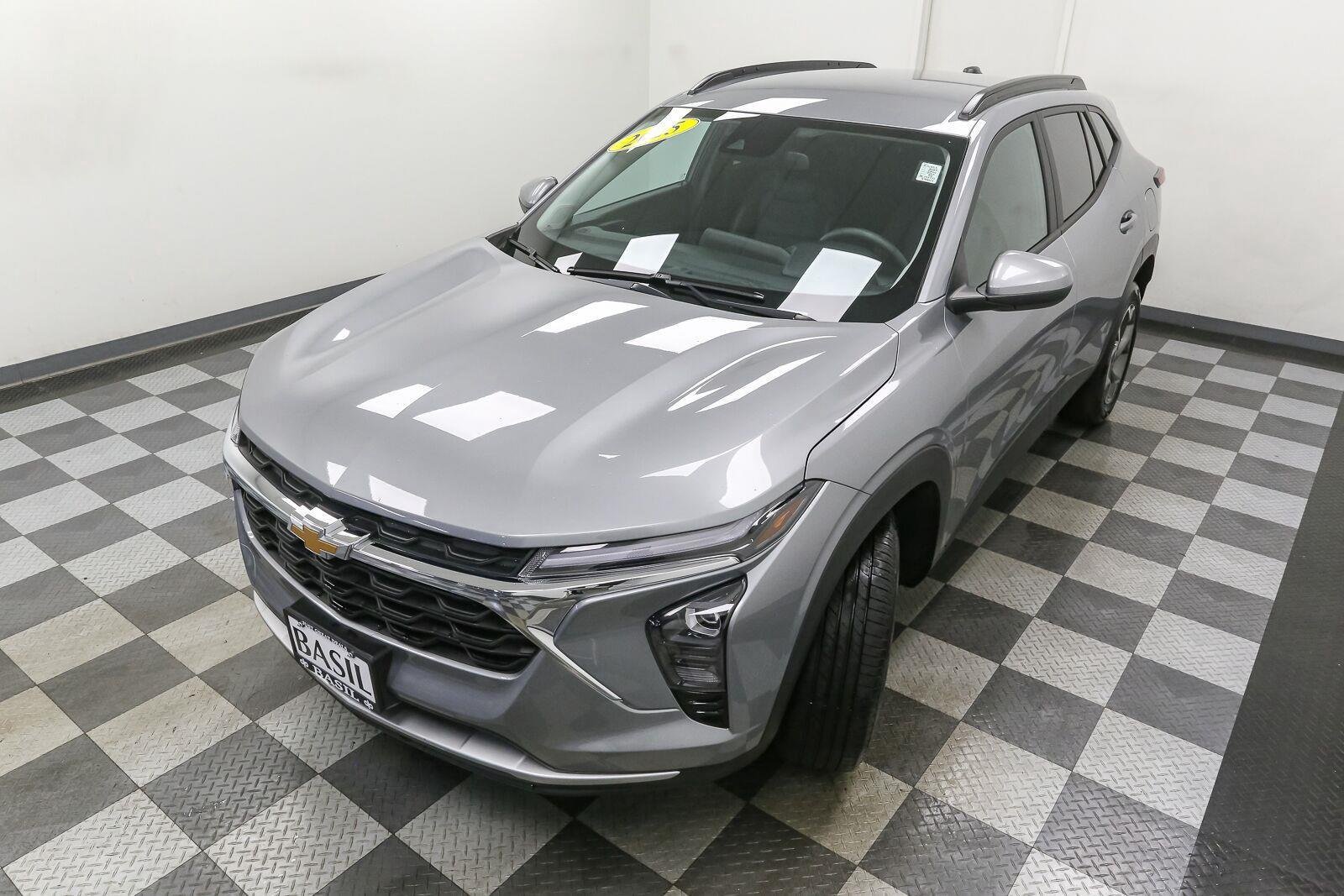 Used 2025 Sterling Gray Metallic Chevrolet LT image 6