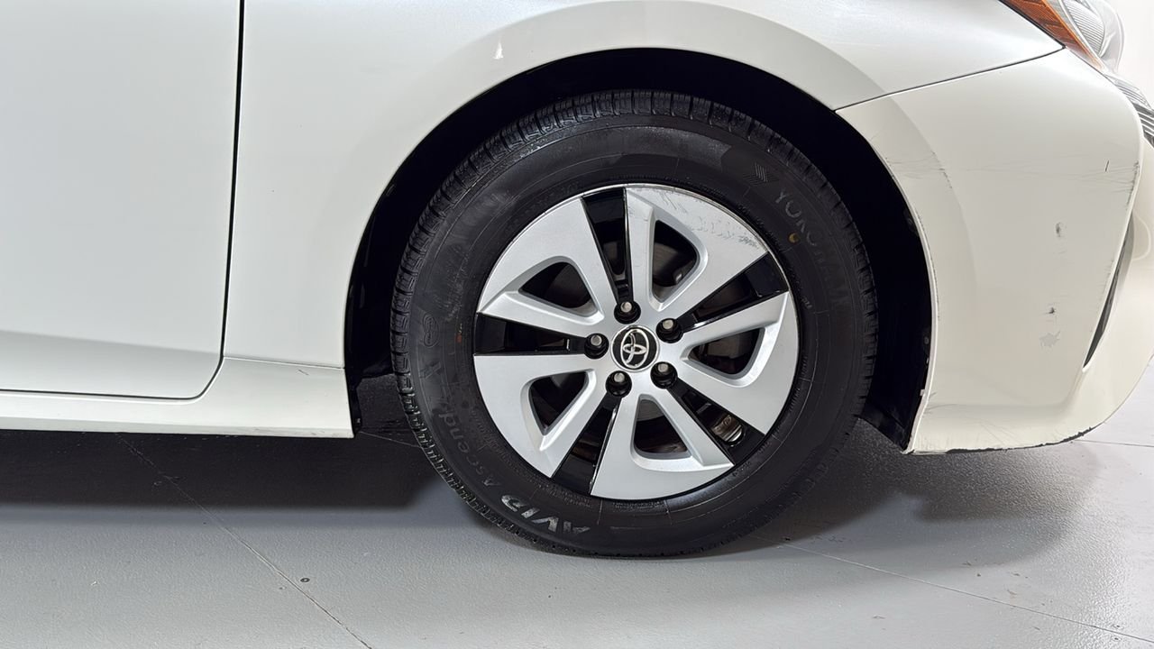 Used 2016 White Toyota Four image 21
