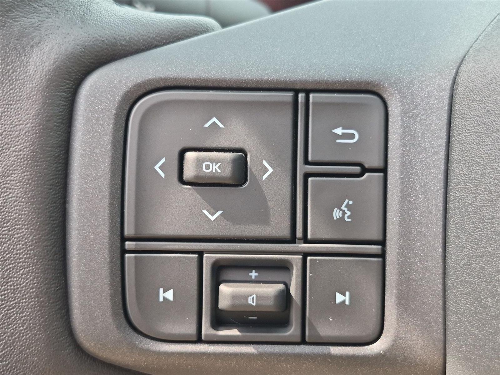 New 2026 Ice Cap Toyota XLE Premium image 19