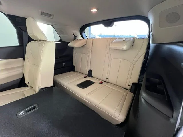 Used 2023 Red INFINITI LUXE image 14