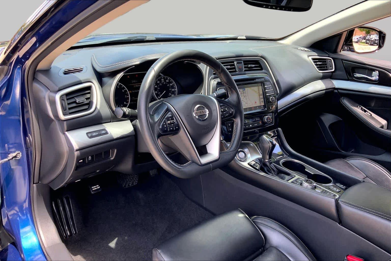 Used 2018 Deep Blue Pearl Nissan SV image 17