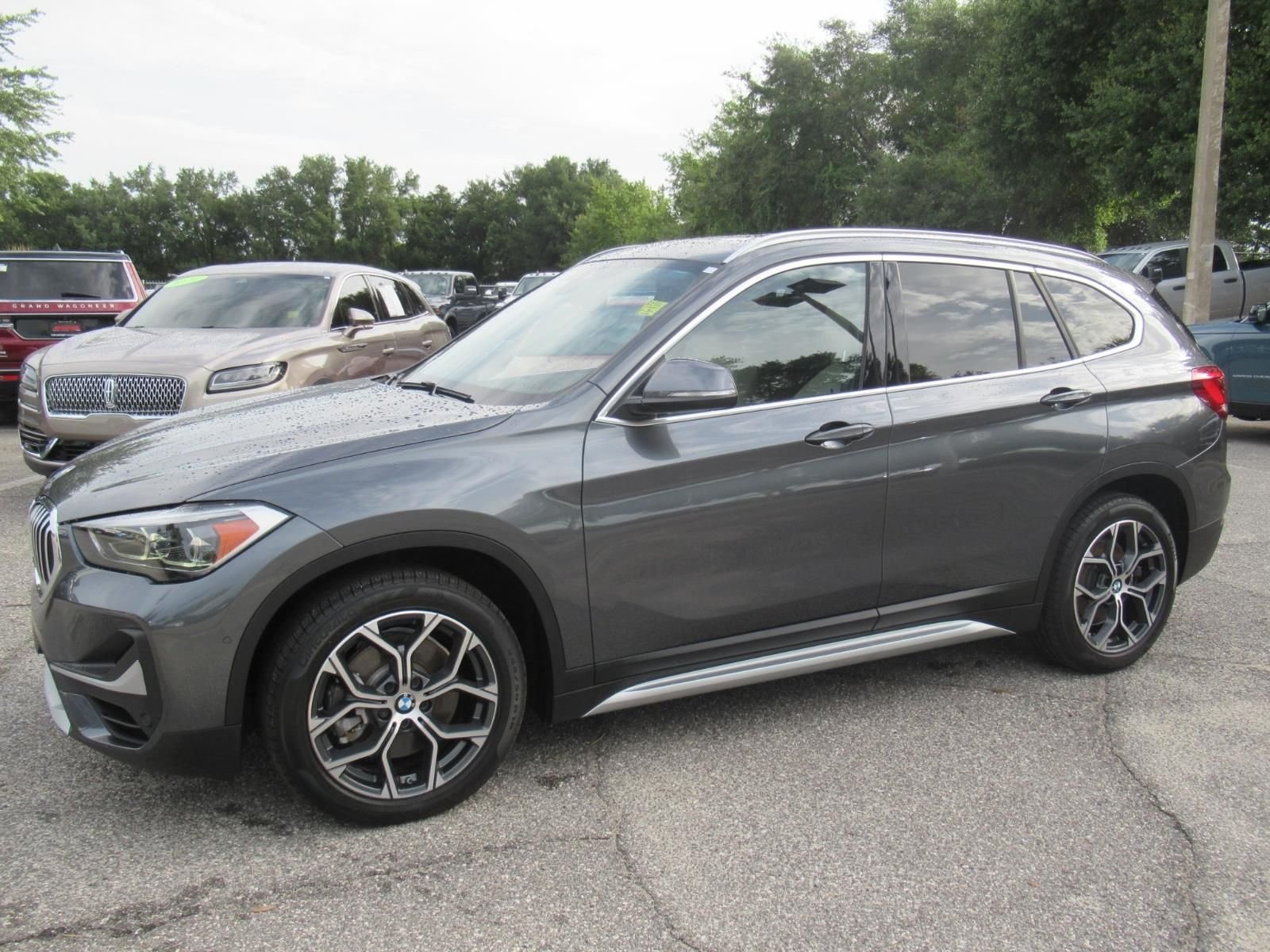 Used 2022 Gray BMW sDrive28i image 4
