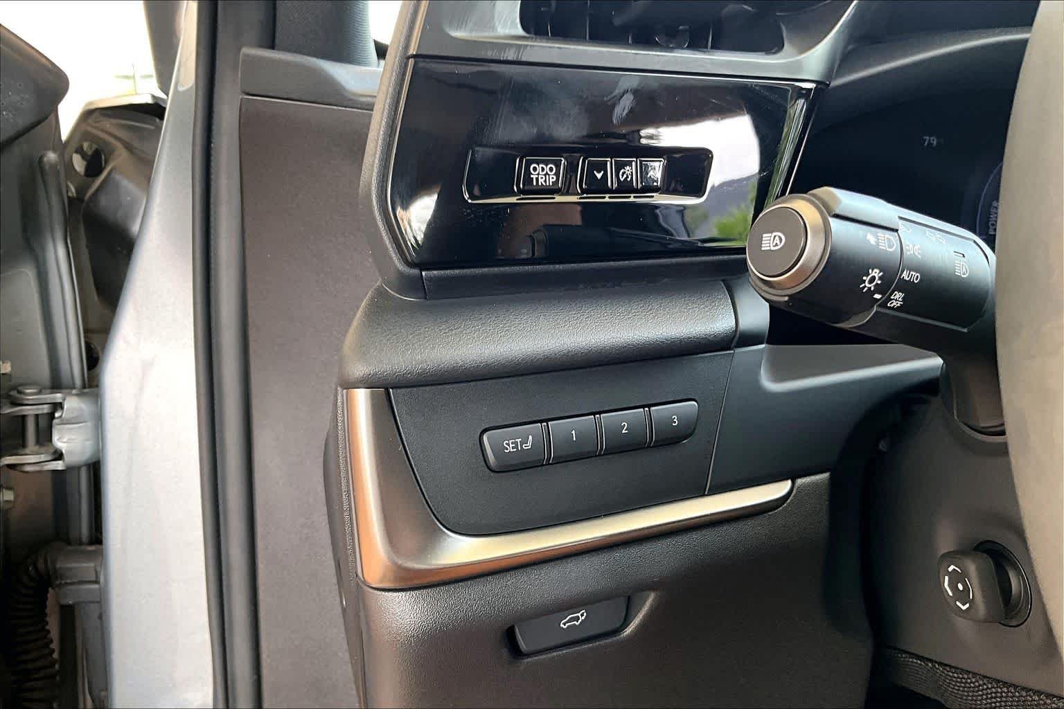 Used 2023 Iridium Lexus Luxury image 32