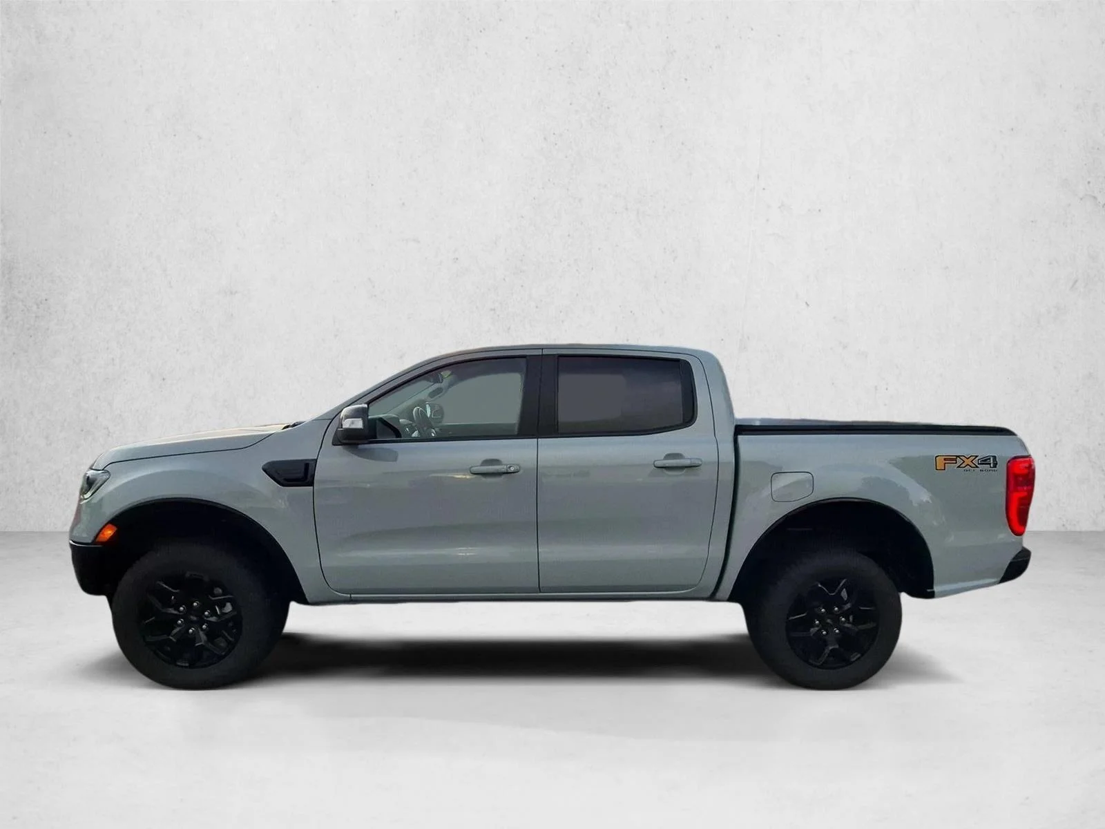 Used 2022 Cactus Gray Ford LARIAT image 8