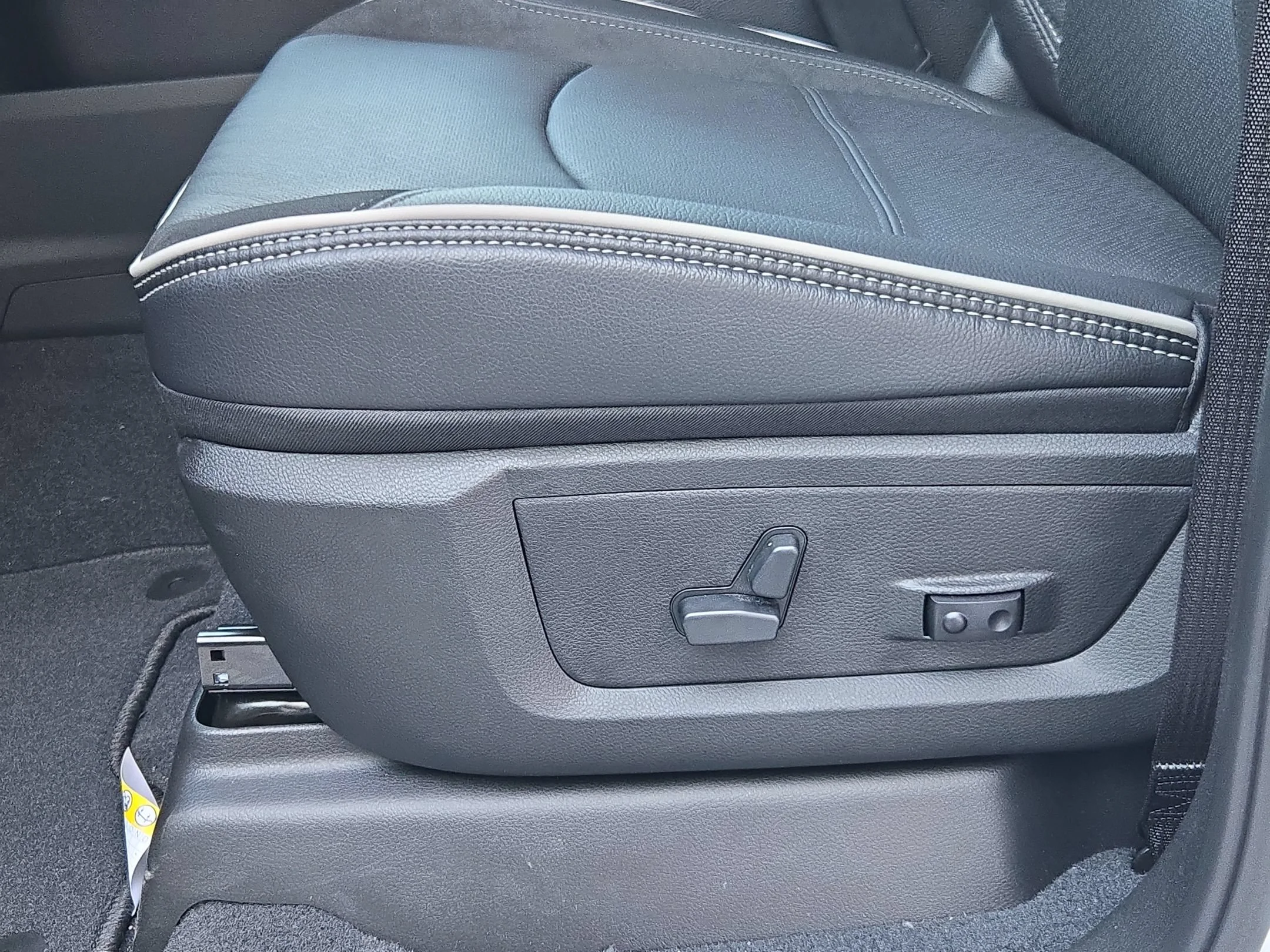 New 2026 Bright White Clearcoat Ram Laramie image 24