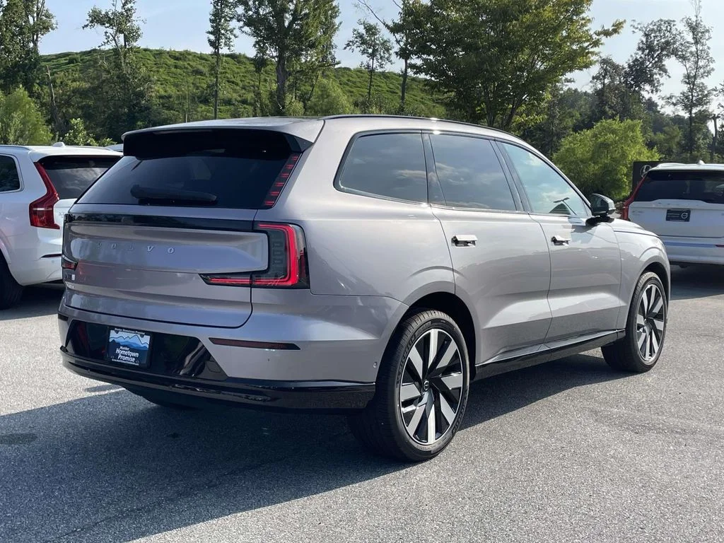 New 2026 Aurora Silver Volvo Ultra image 29