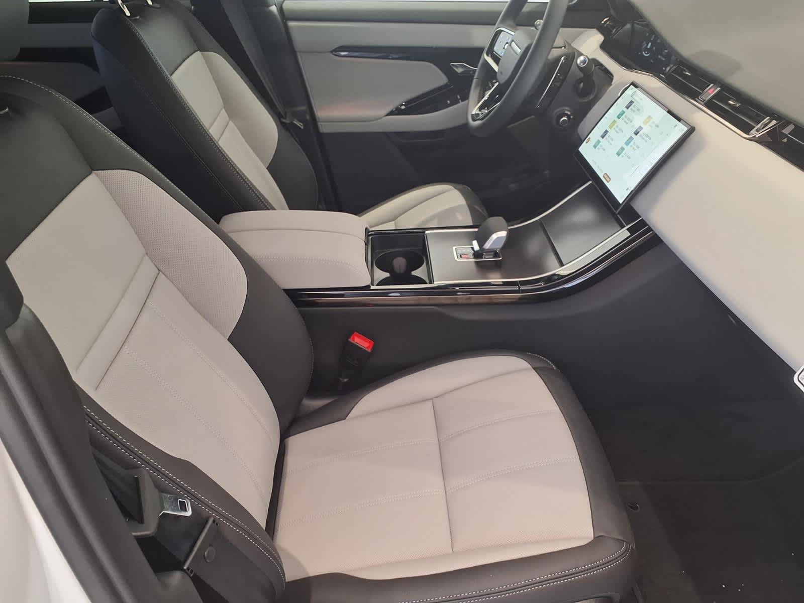New 2026 Fuji White Land Rover Hoxton Edition image 10