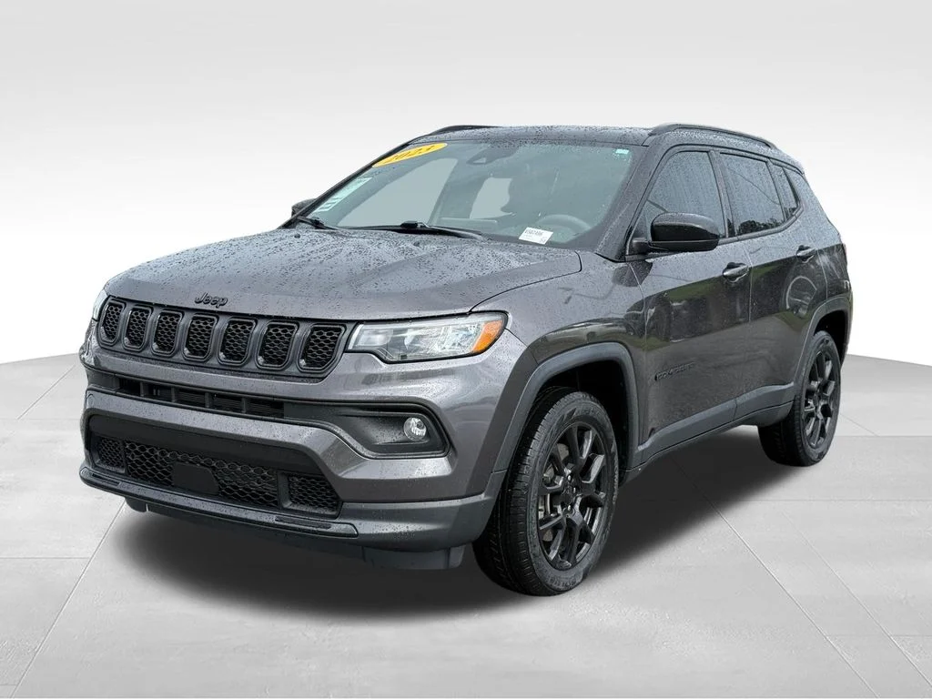 Used 2023 Gray Jeep Latitude image 1