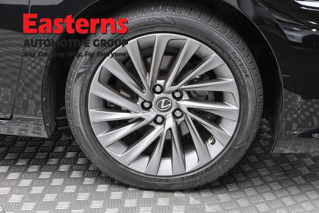 Used 2020 Black Lexus 350 Luxury image 34