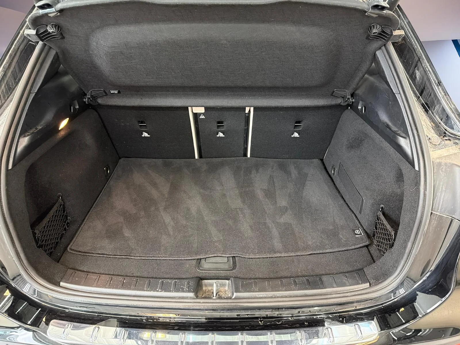 Used 2025  Mercedes-Benz GLA 250 4MATIC SUV image 6