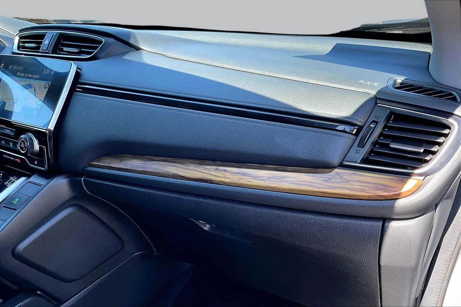 Used 2018 Lunar Silver Metallic Honda Touring image 17