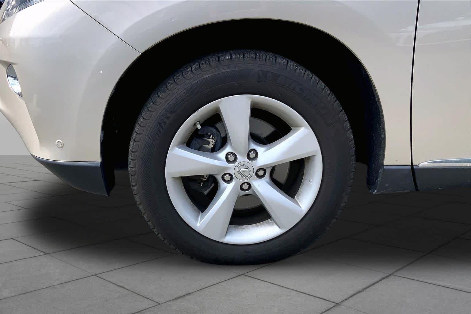 Used 2015 Satin Cashmere Metallic Lexus  image 11