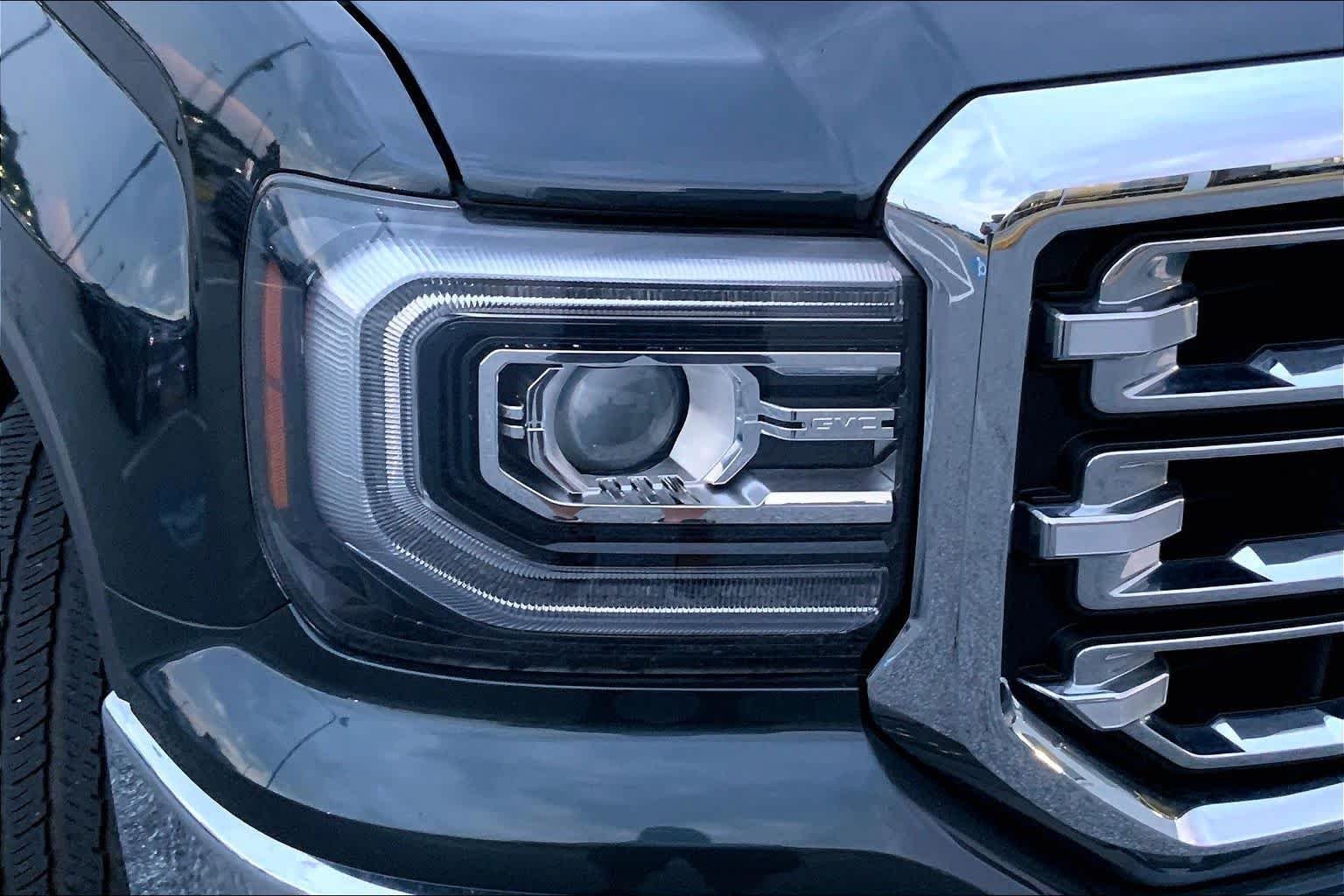 Used 2018 Dark Slate Metallic GMC SLT image 26