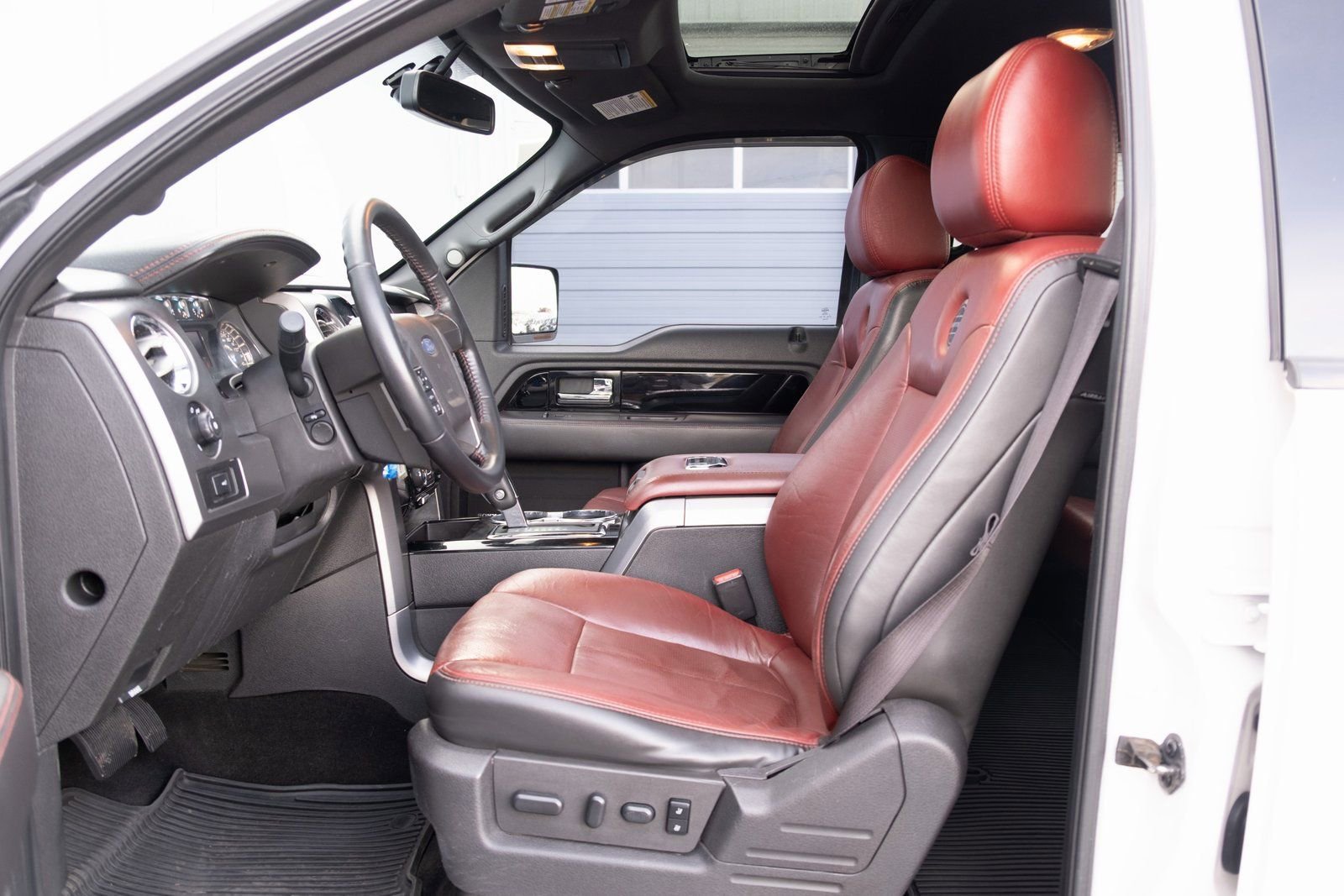 Used 2013  Ford Limited image 11