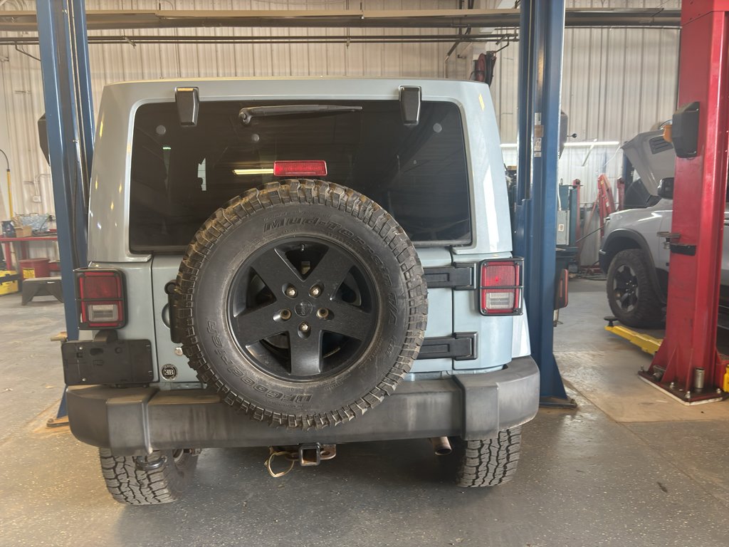 Used 2012 Grey Jeep Arctic image 4
