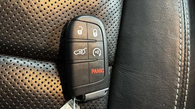 Used 2021 Crystal Metallic Jeep Limited image 21