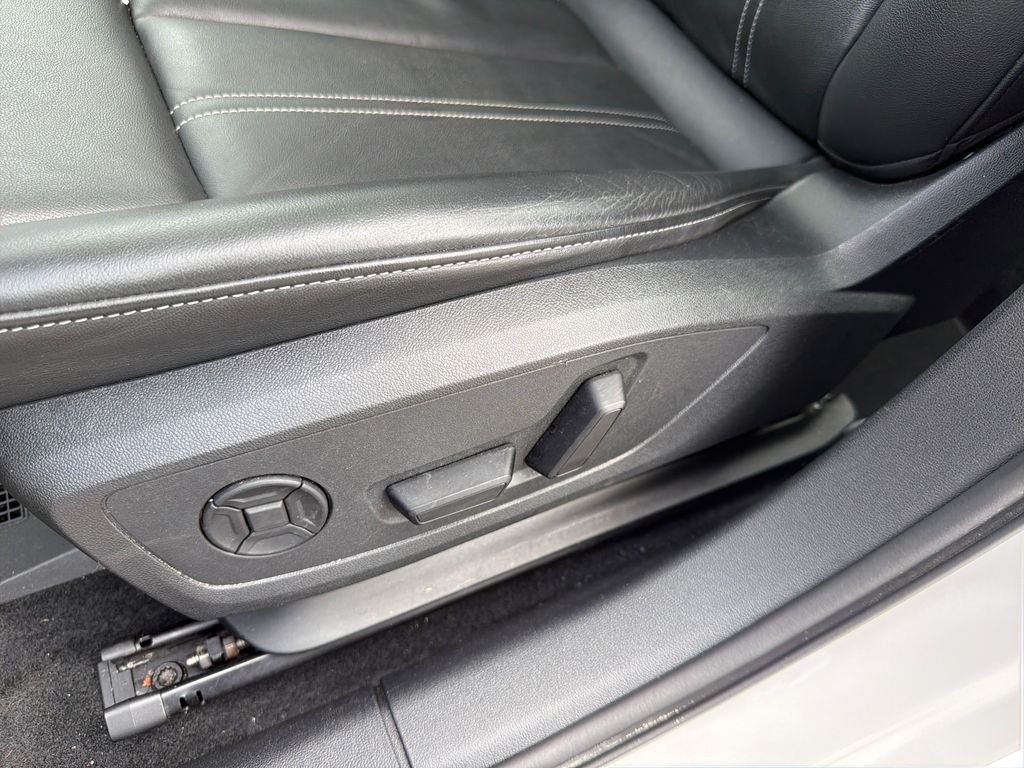 Used 2024  Audi 40 Premium image 14