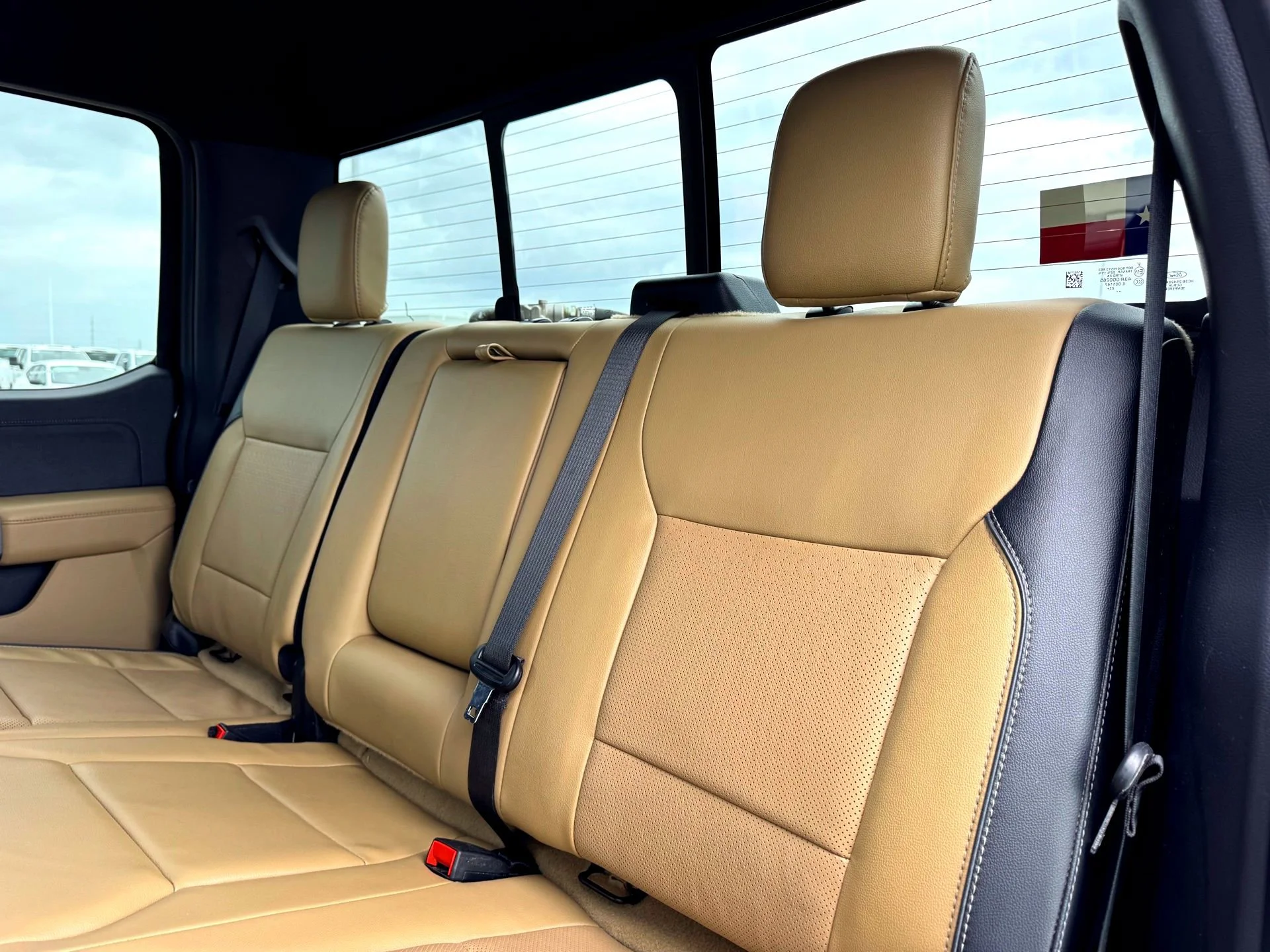 Used 2024  Ford Lariat image 16