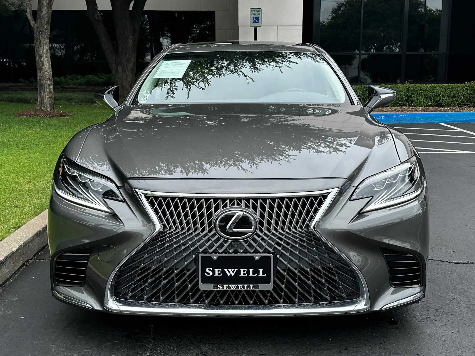 Used 2019  Lexus LS 500 image 2