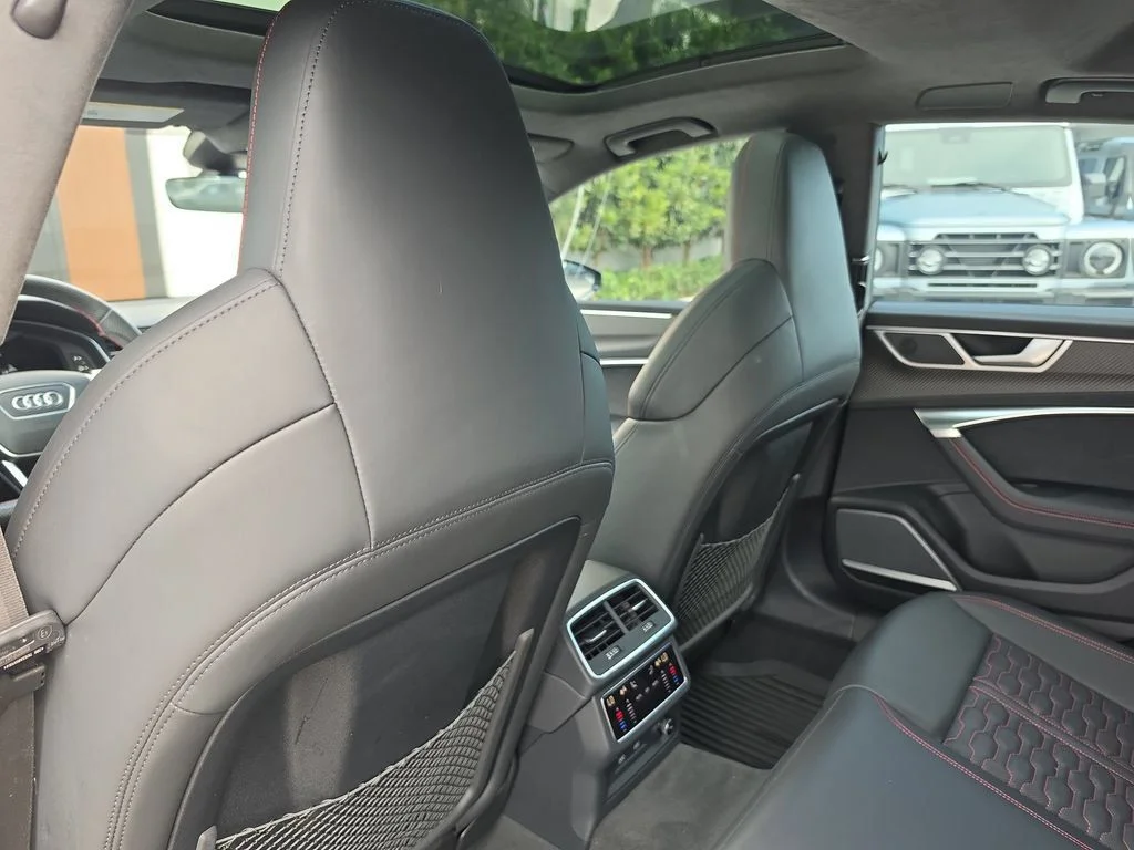 Used 2025 Mythos Black Metallic Audi 4.0T image 14