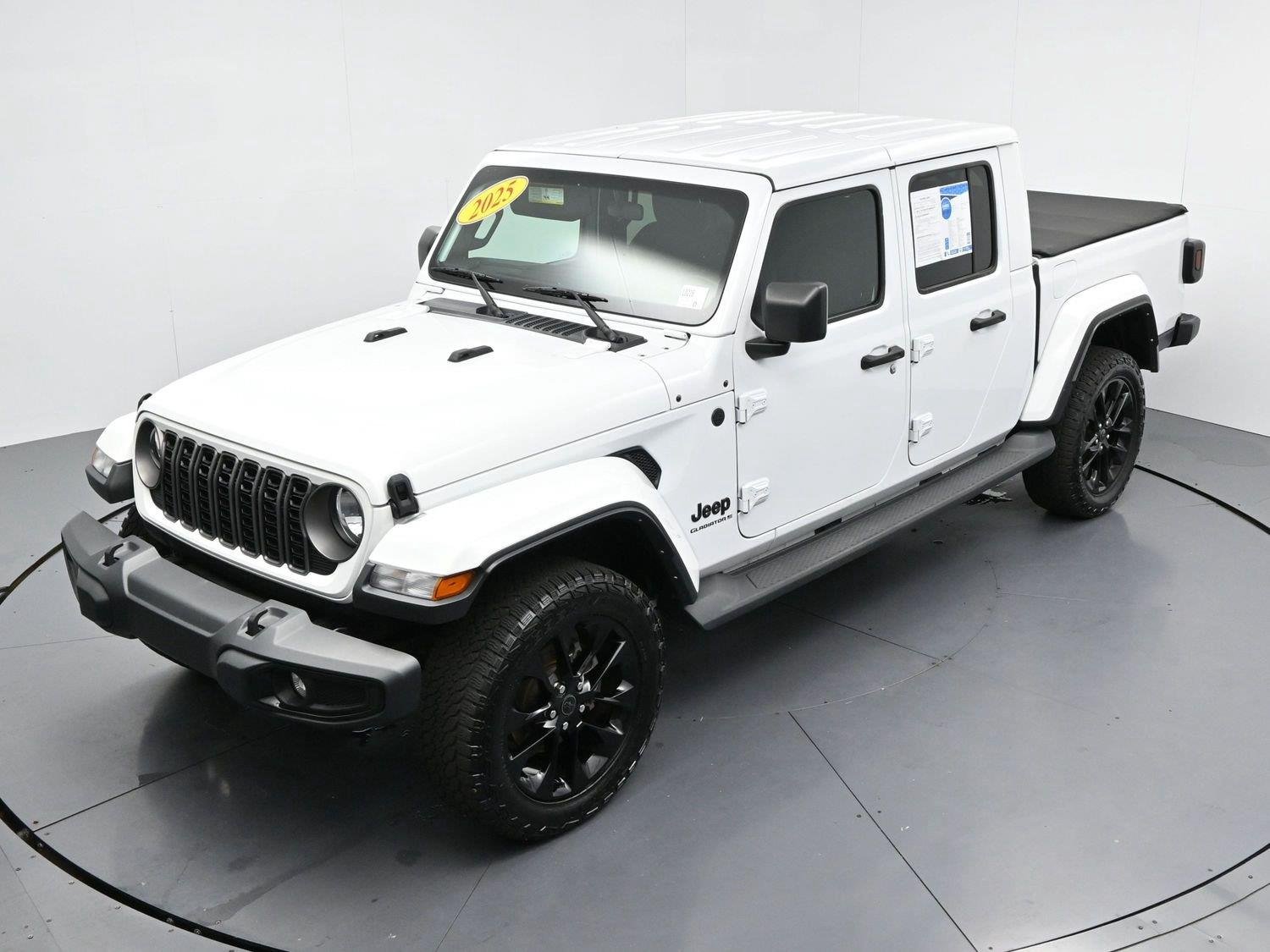 Used 2025 White Jeep Nighthawk image 36