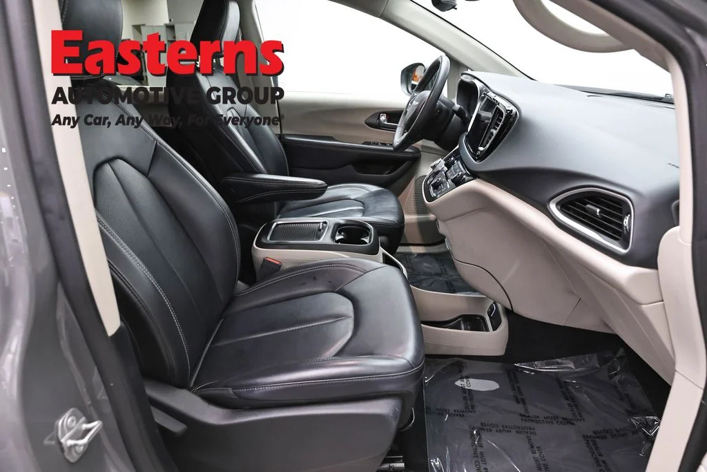 Used 2023 White Chrysler Touring L image 24