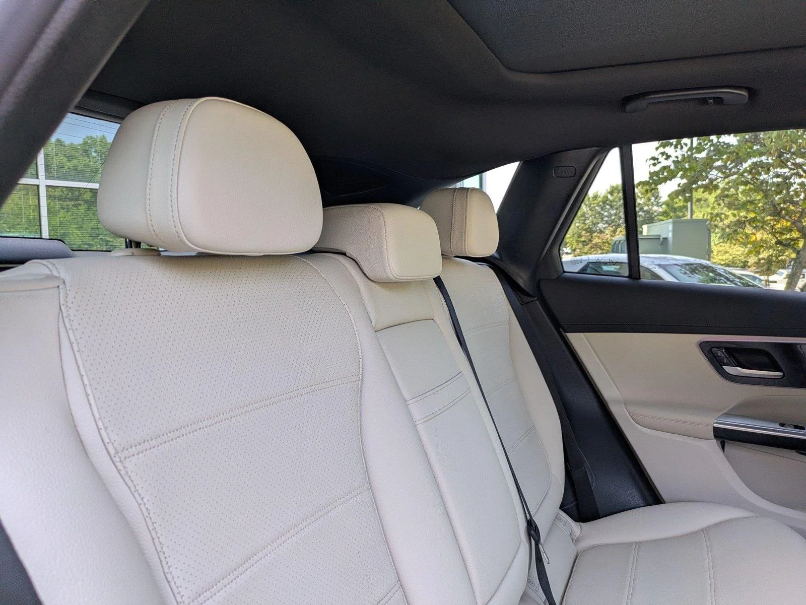 Used 2024 Black Mercedes-Benz GLC 300 image 31