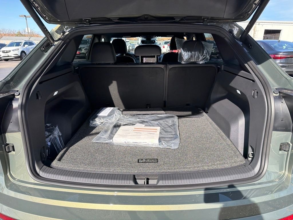 New 2026  Volkswagen 2.0T SEL R-Line Black image 26