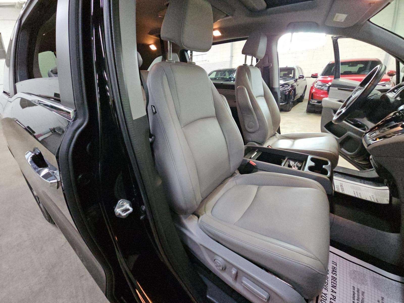 Certified Used 2022 Crystal Black Pearl Honda Touring image 15