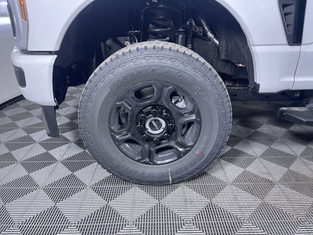 New 2026 Oxford White Ford XL image 25